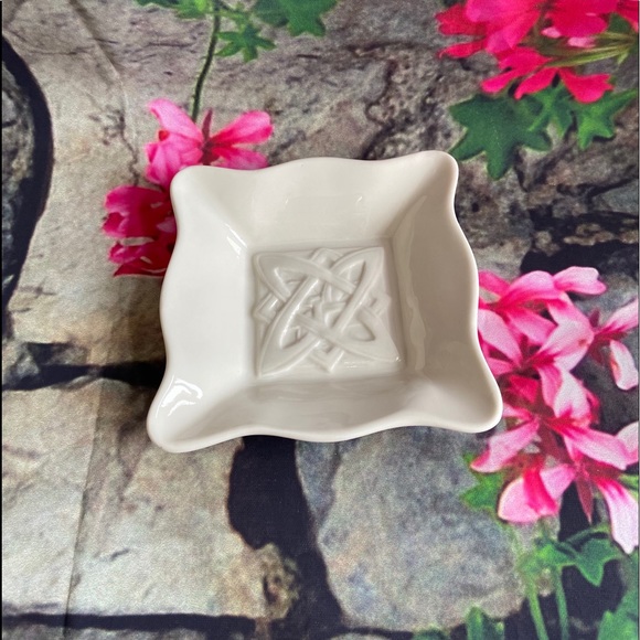 Belleek Other - Belleek Celtic Knot  Square Trinket Dish